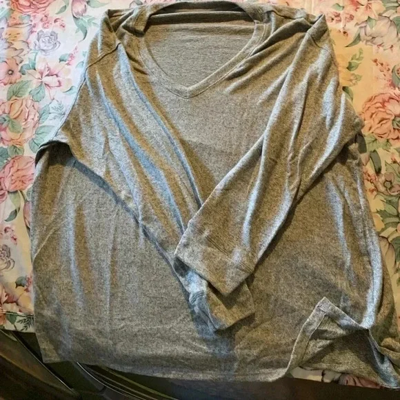 Top for Women’s Long Sleeve Gray Size XL - Picture 2 of 7